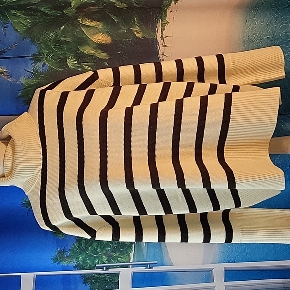 We Wore What Oversized Sweater S/M - Picture 2 of 9